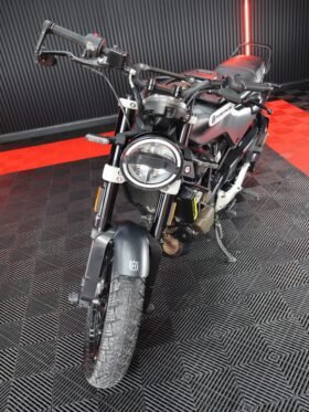 HUSQVARNA SVARTPILEN 200 MT