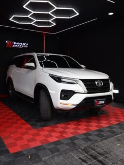 
										TOYOTA FORTUNER SR 2.4 AT DIESEL 4X2 full									