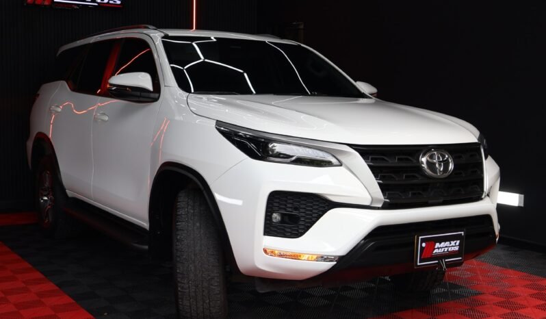 
								TOYOTA FORTUNER SR 2.4 AT DIESEL 4X2 full									
