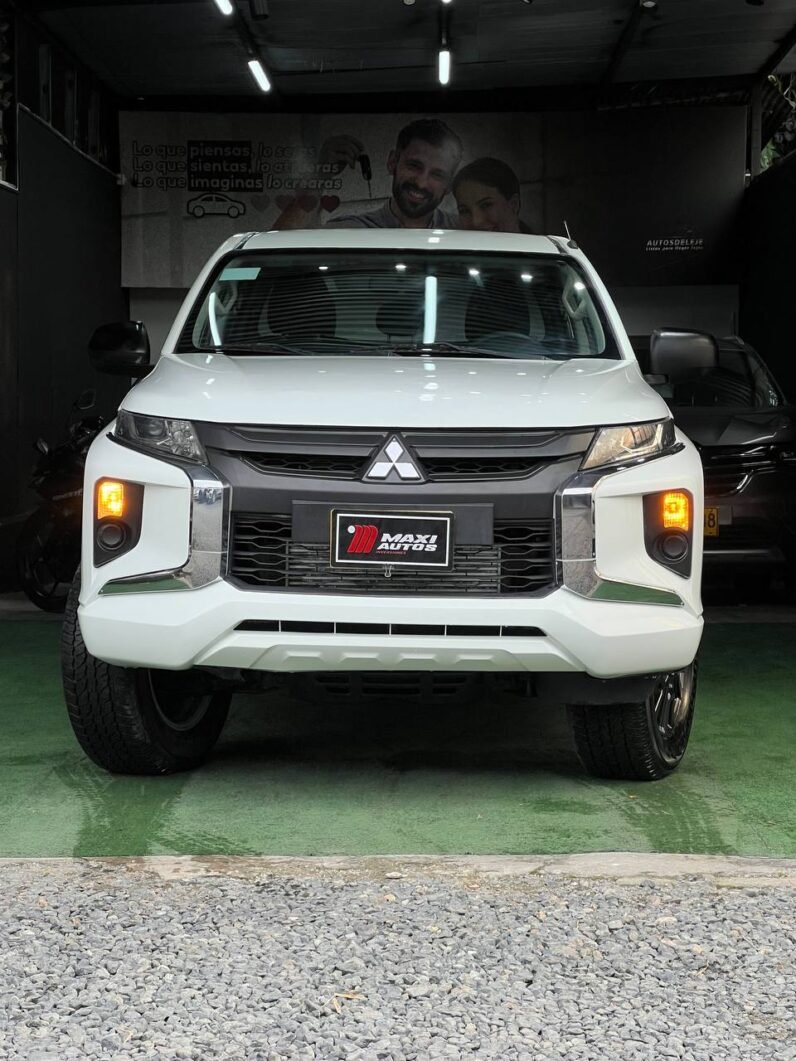 
								MITSUBISHI SPORTERO L200 MT 4X4 DIESEL full									