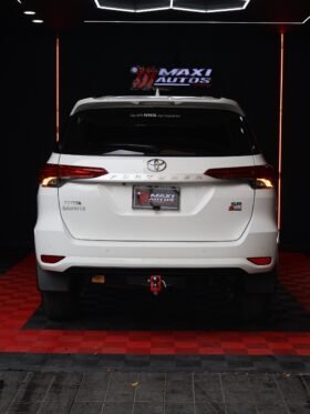 TOYOTA FORTUNER SR 2.4 AT DIESEL 4X2