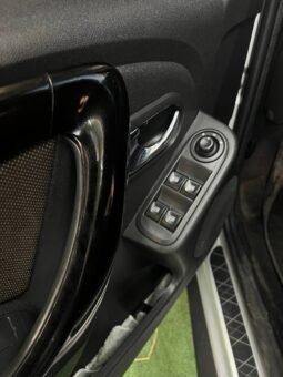 
										RENAULT DUSTER DYNAMIQUE 4X4 MT 2.0 full									