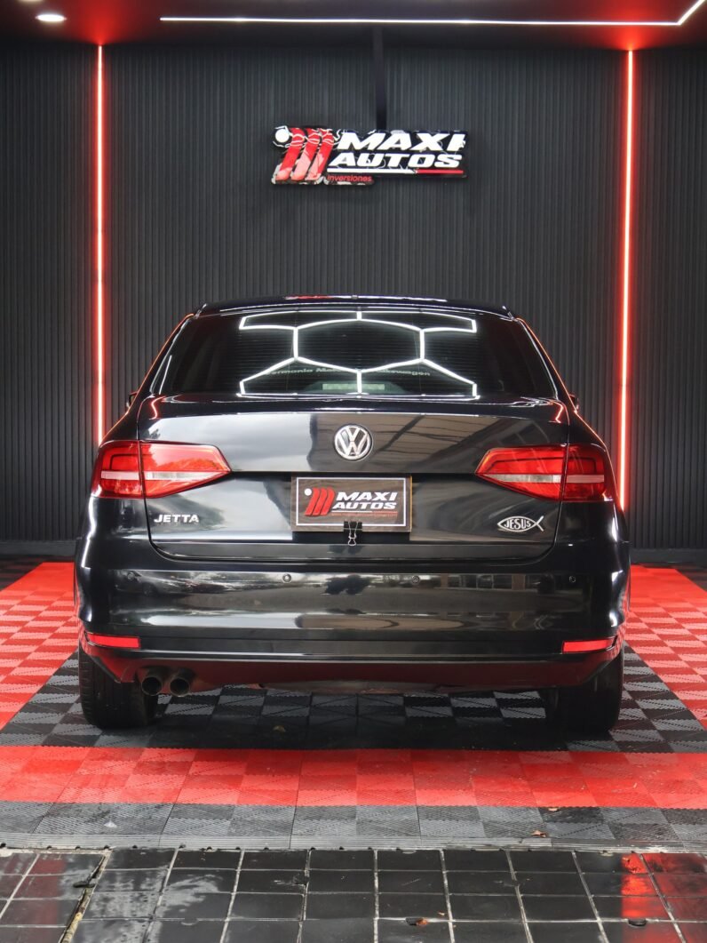 
								VOLKSWAGEN JETTA TRENDLINE MT full									