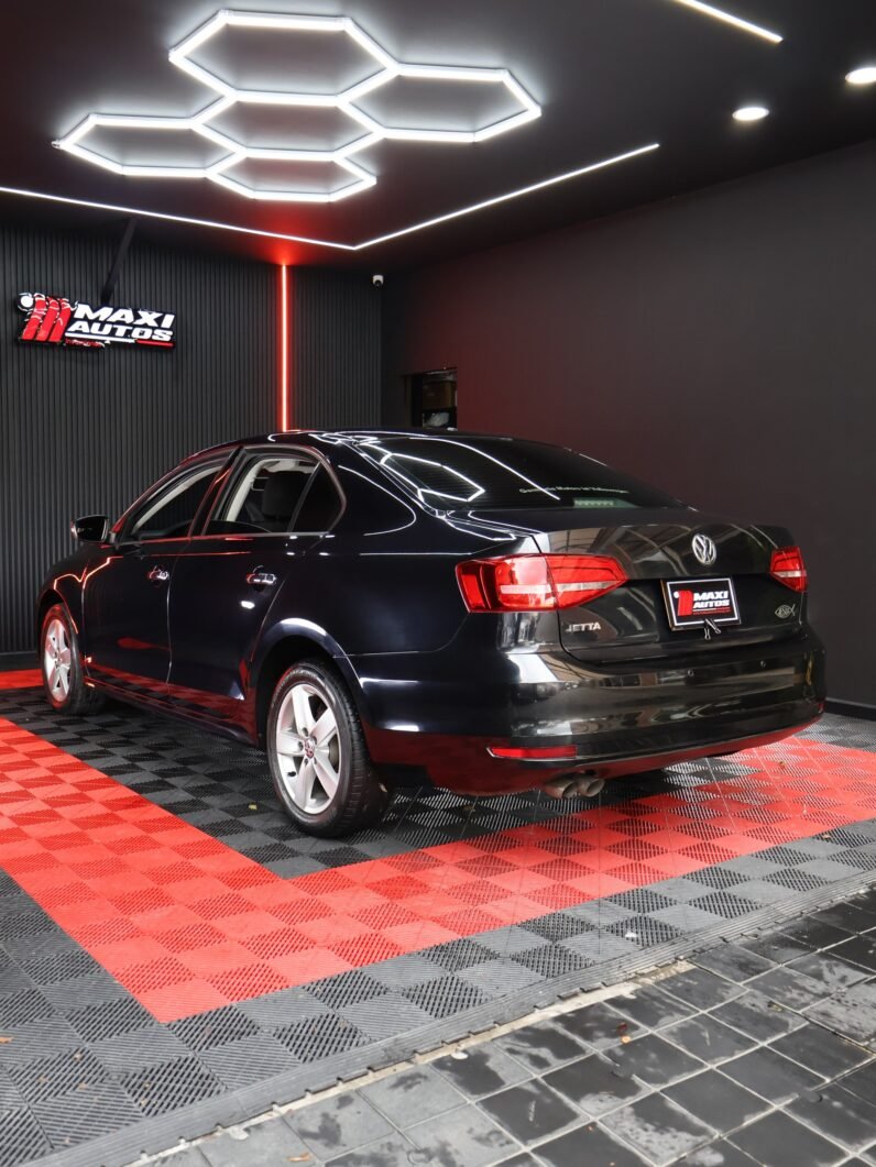 
								VOLKSWAGEN JETTA TRENDLINE MT full									