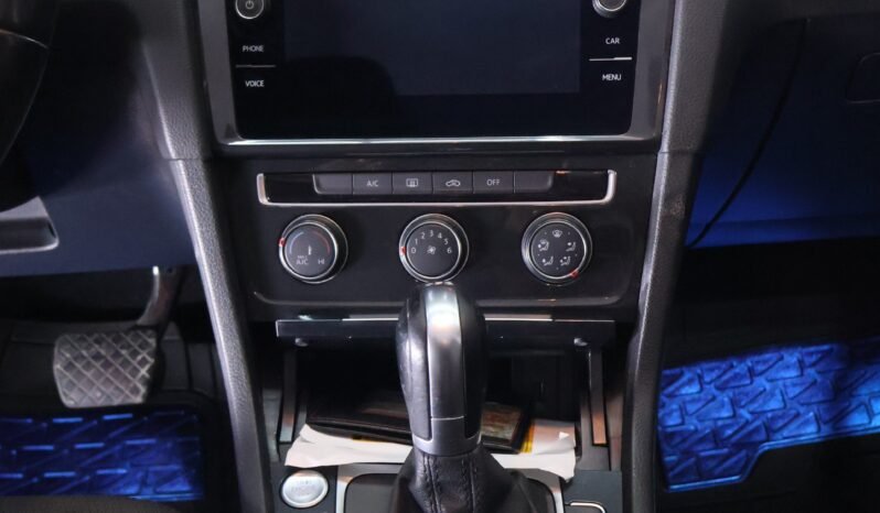 
								VOLKSWAGEN GOLF TSI 1.4T AT HB full									