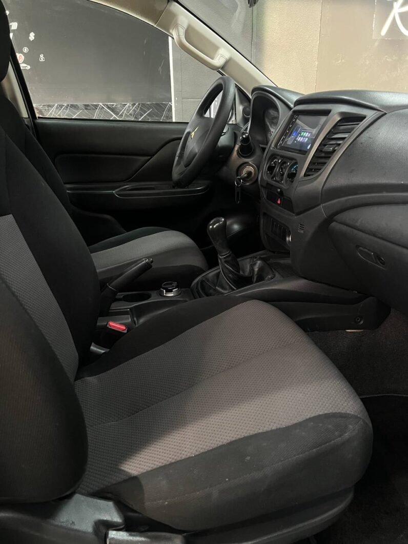 
								MITSUBISHI SPORTERO L200 MT 4X4 DIESEL full									