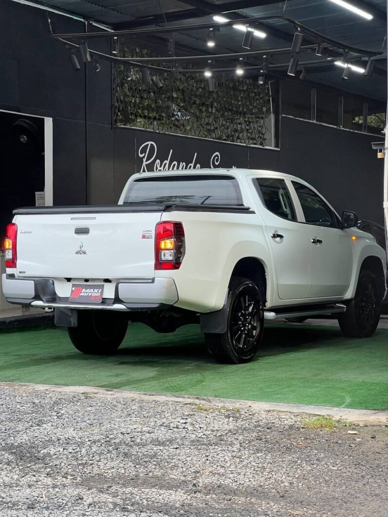 
								MITSUBISHI SPORTERO L200 MT 4X4 DIESEL full									