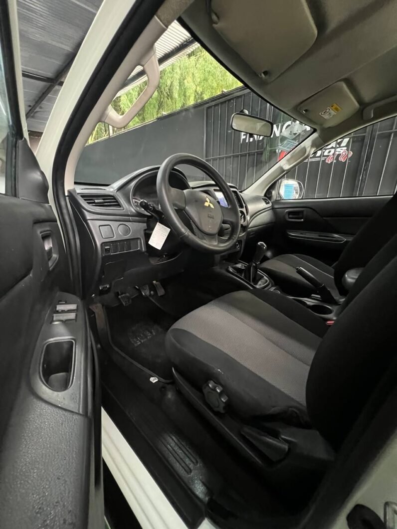 
								MITSUBISHI SPORTERO L200 MT 4X4 DIESEL full									