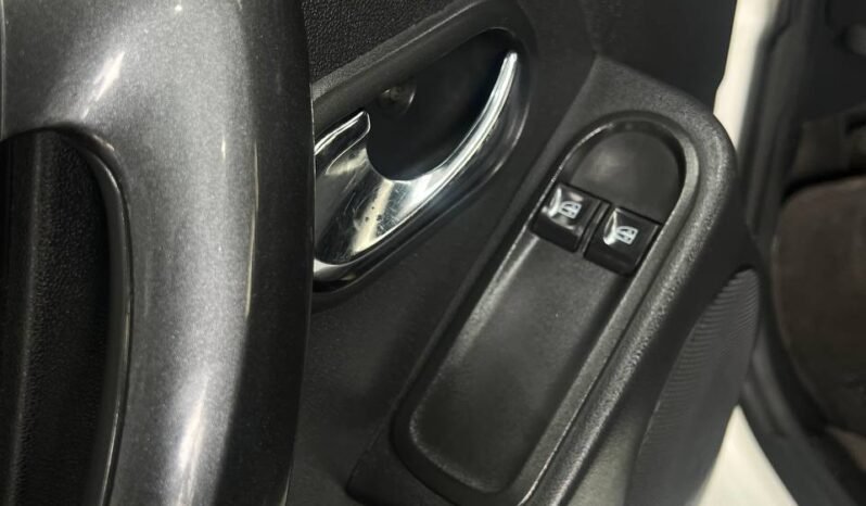 
								RENAULT DUSTER EXPRESSION MT 1.6 4X2 full									