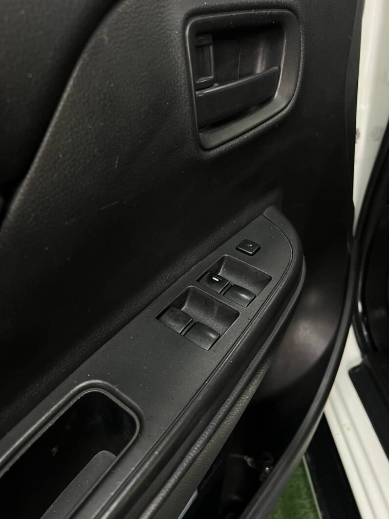 
								MITSUBISHI SPORTERO L200 MT 4X4 DIESEL full									