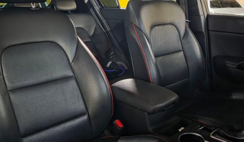 
								KIA  SPORTAGE GT LINE 2.0 AT full									