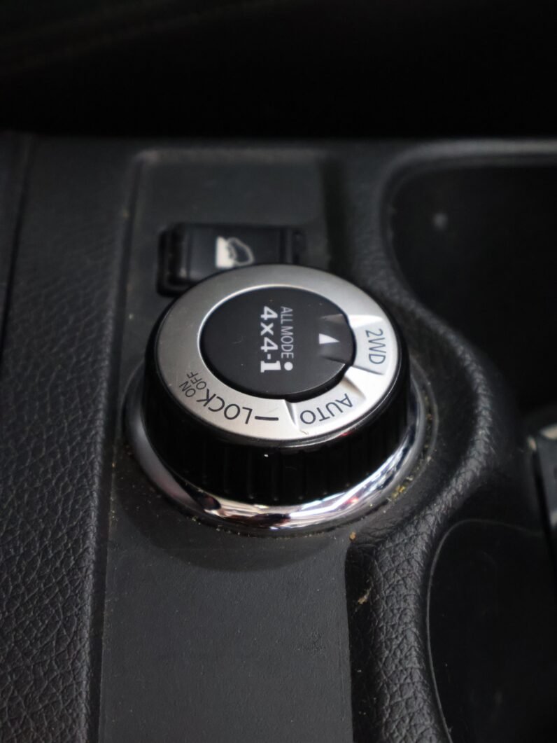 
								NISSAN X-TRAIL 2.5 AT 4X4 EXCLUSIVE 7PTOS full									