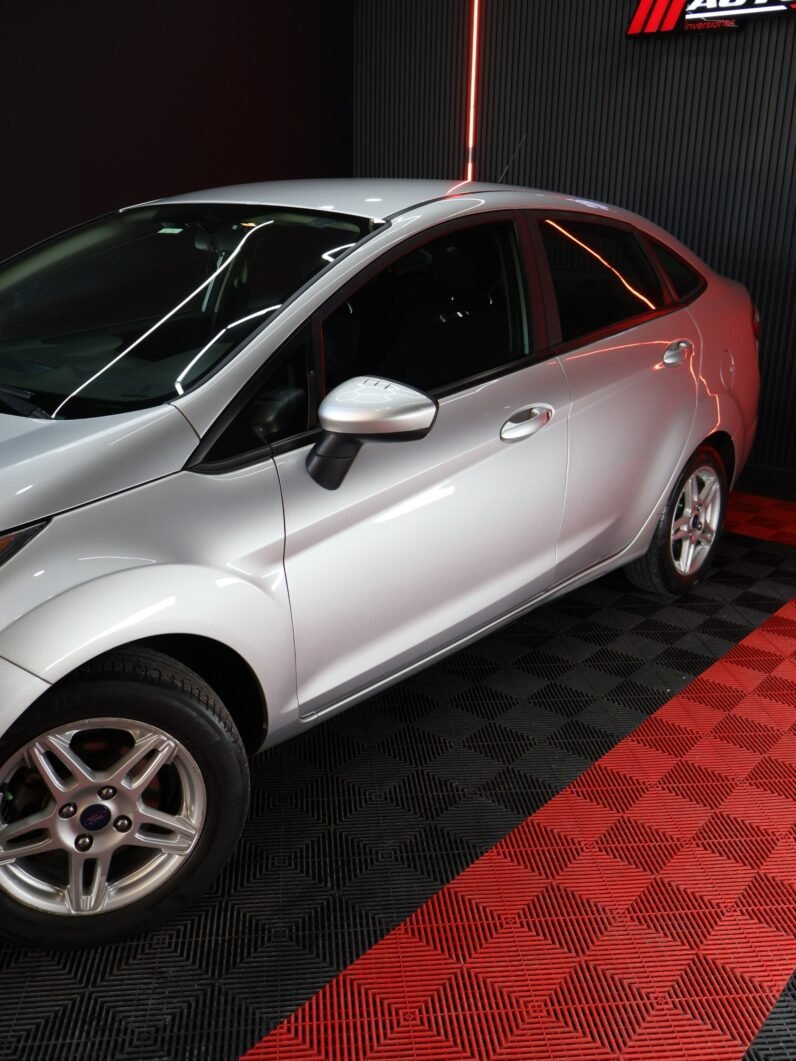 
								FORD  FIESTA SE 1.6L AT SEDAN full									