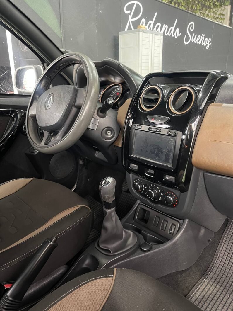 
								RENAULT DUSTER DYNAMIQUE 1.6 MT 4X2 full									