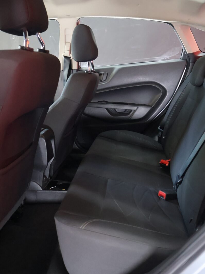 
								FORD  FIESTA SE 1.6L AT SEDAN full									