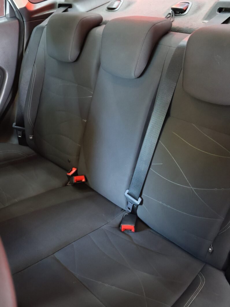 
								FORD  FIESTA SE 1.6L AT SEDAN full									