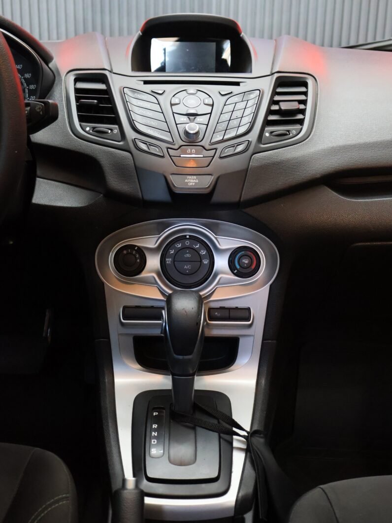 
								FORD  FIESTA SE 1.6L AT SEDAN full									