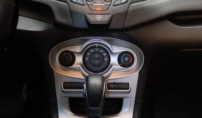 
								FORD  FIESTA SE 1.6L AT SEDAN full									