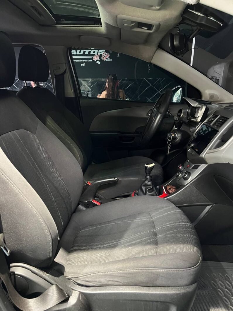 
								CHEVROLET SONIC LT HB MT 1.6 full									