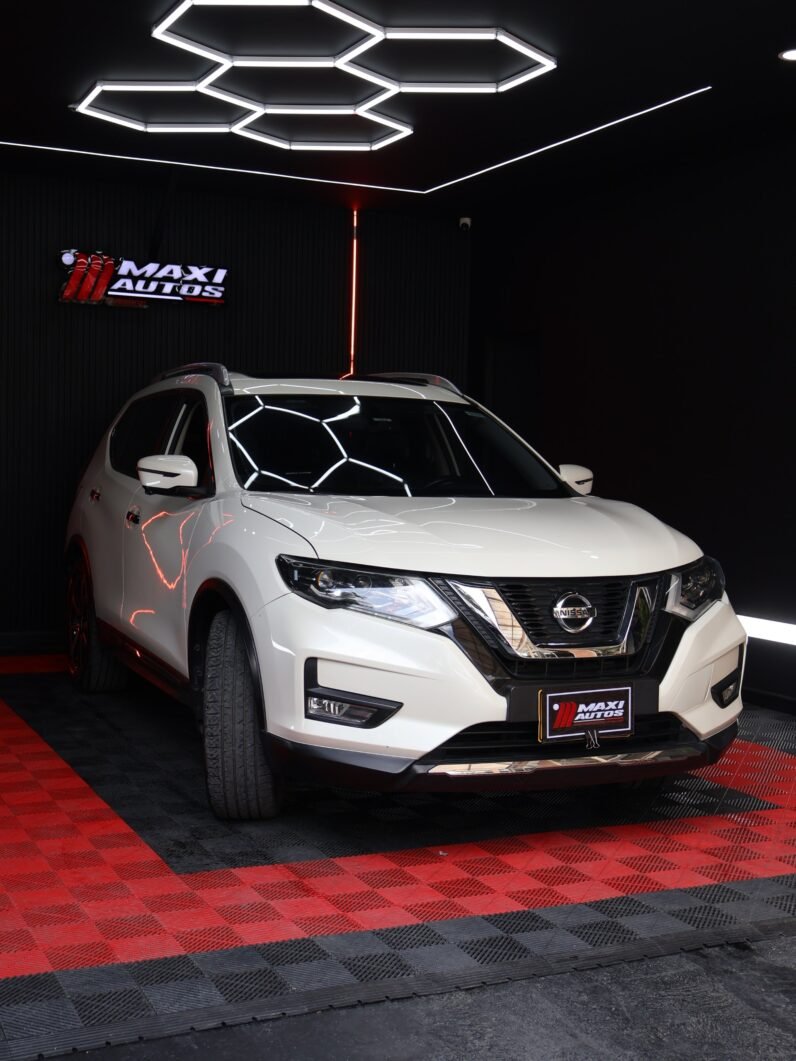 
								NISSAN X-TRAIL 2.5 AT 4X4 EXCLUSIVE 7PTOS full									