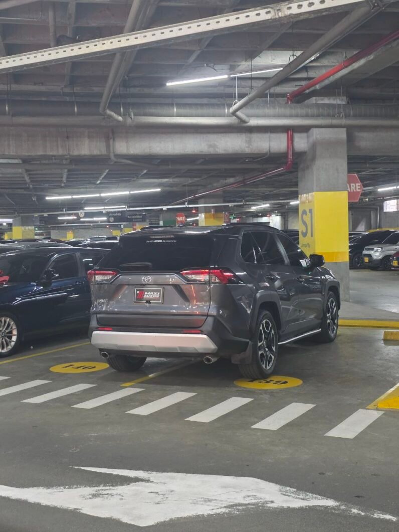 
								TOYOTA RAV4 IMPERIAL 2.4L AT 4×4 full									