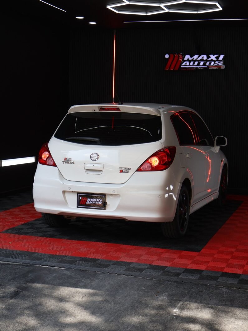 
								NISSAN TIIDA PREMIER HB MT full									