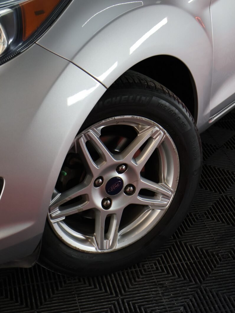 
								FORD  FIESTA SE 1.6L AT SEDAN full									