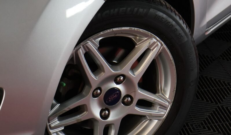 
								FORD  FIESTA SE 1.6L AT SEDAN full									