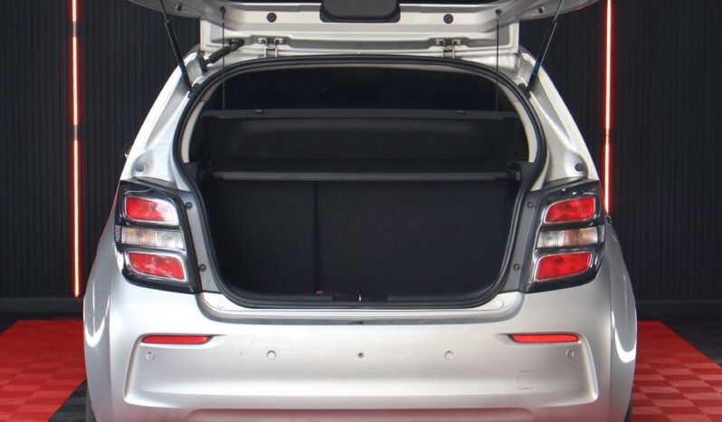 
								CHEVROLET SONIC LT HB MT 1.6 full									