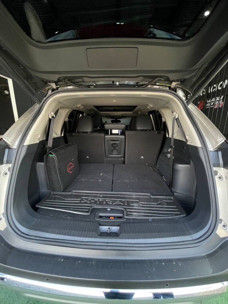 
								NISSAN X-TRAIL E-POWER EXCLUSIVE E-4ORCE full									