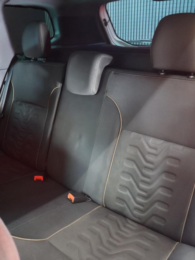 
								RENAULT DUSTER DYNAMIQUE 2.O MT 4X2 full									