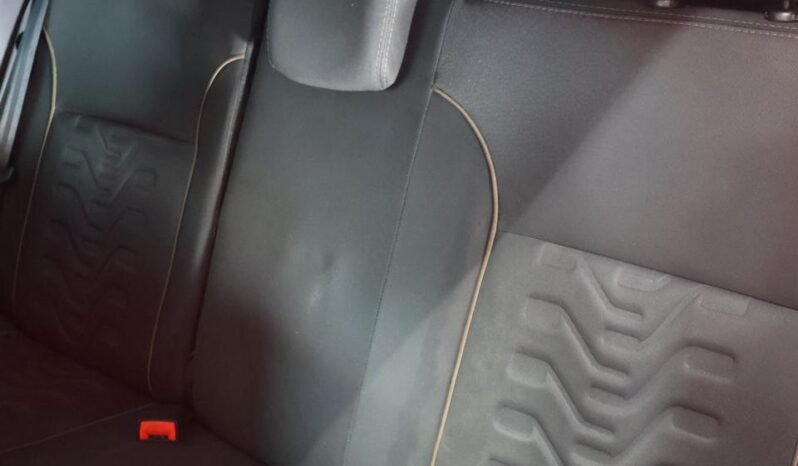 
								RENAULT DUSTER DYNAMIQUE 2.O MT 4X2 full									