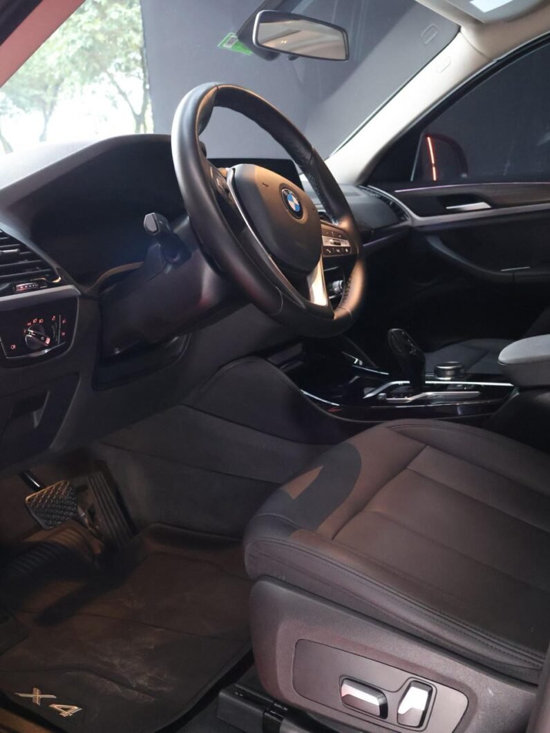 
								BMW X4 XDRIVE 30I 2.0 AT full									