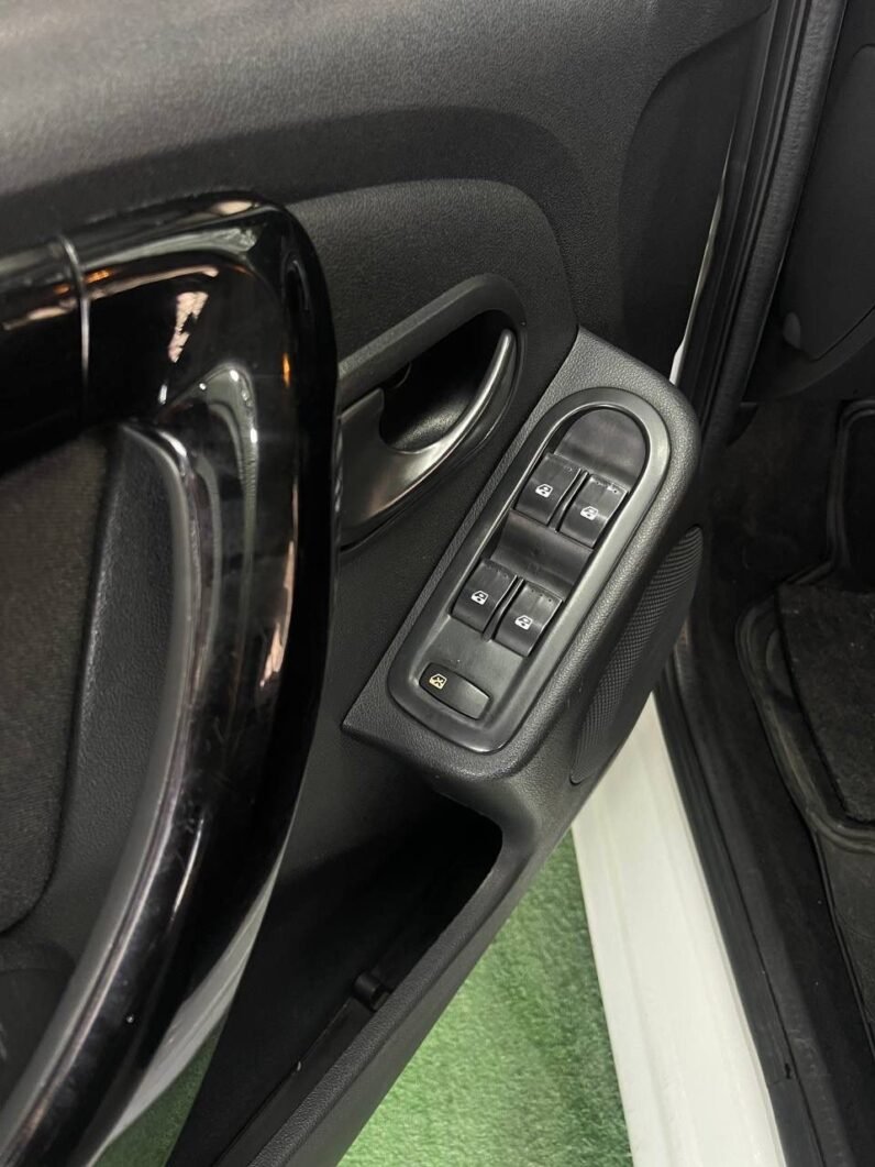 
								RENAULT SANDERO DYNAMIQUE AT 1.6 full									