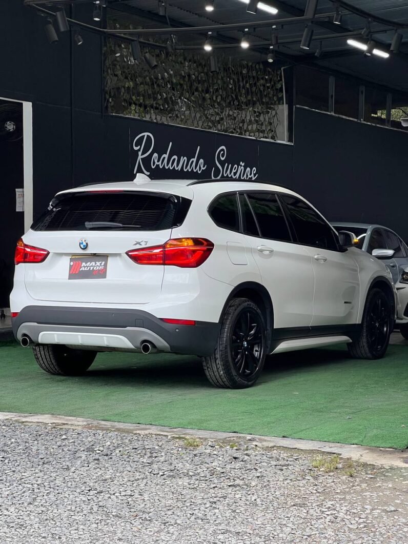 
								BMW  X1 SDRIVE 20I AT 2.0L full									