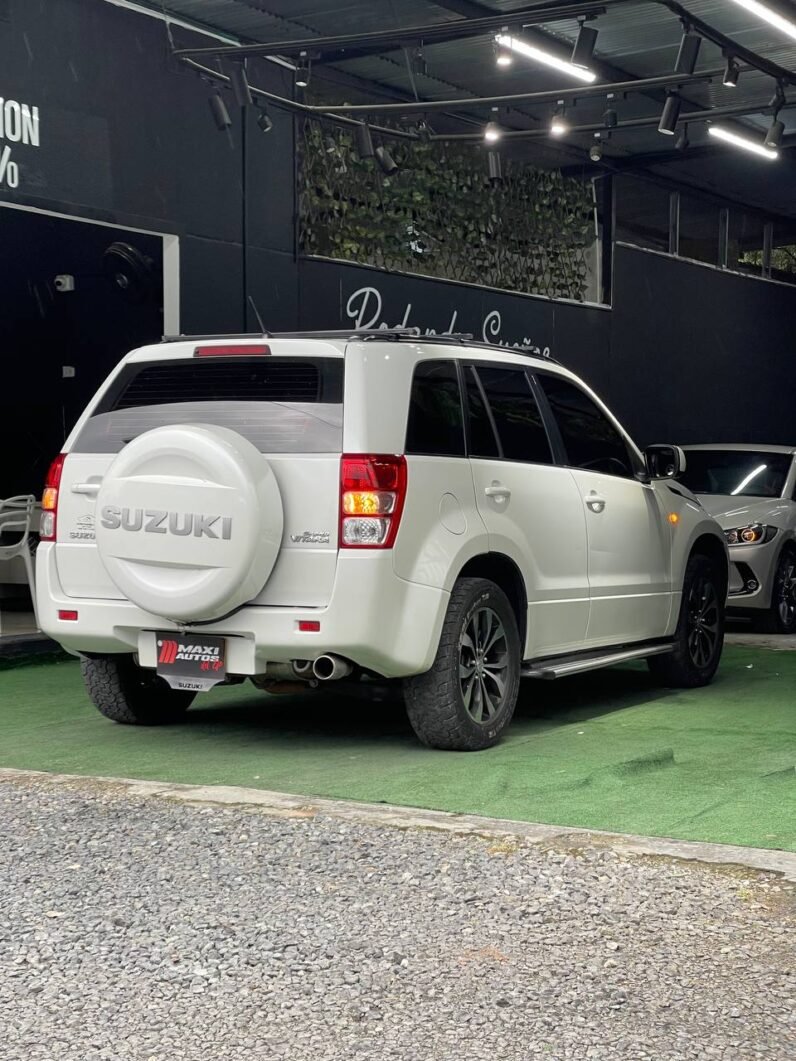 
								SUZUKI GRAND VITARA AT 2.4 4X4 full									