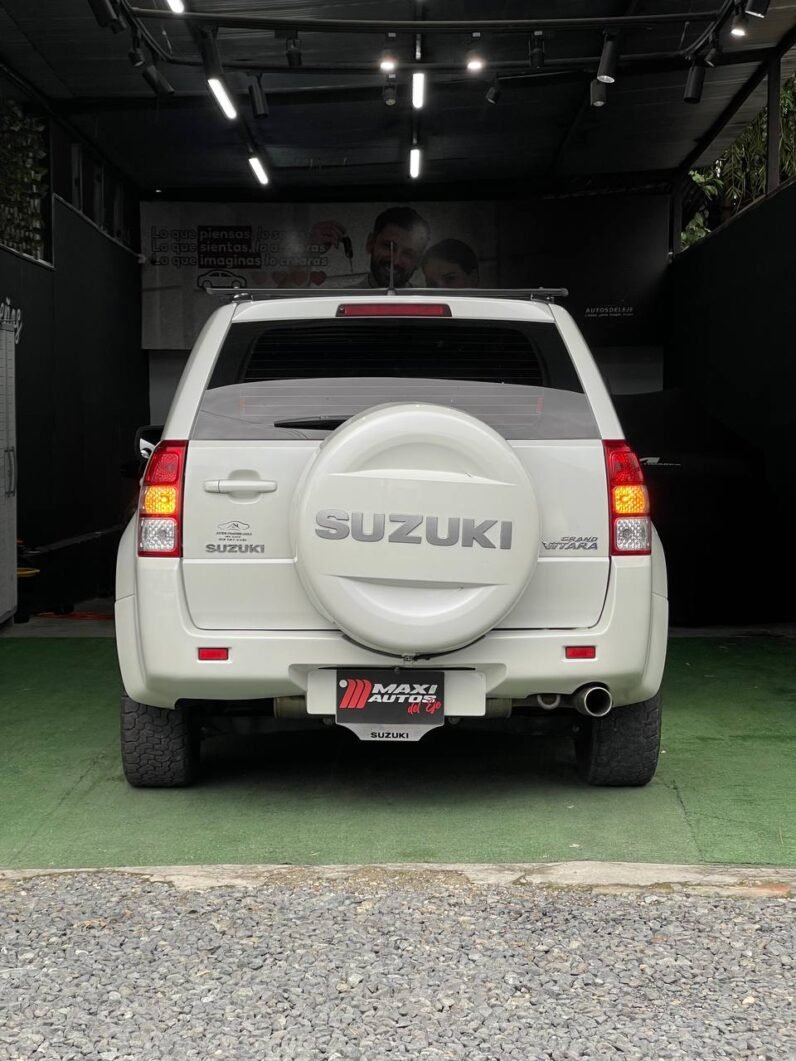 
								SUZUKI GRAND VITARA AT 2.4 4X4 full									