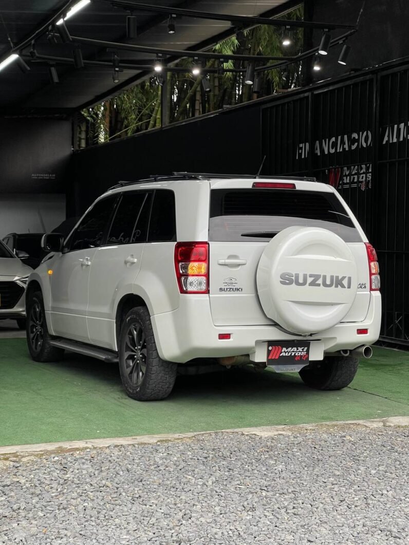 
								SUZUKI GRAND VITARA AT 2.4 4X4 full									