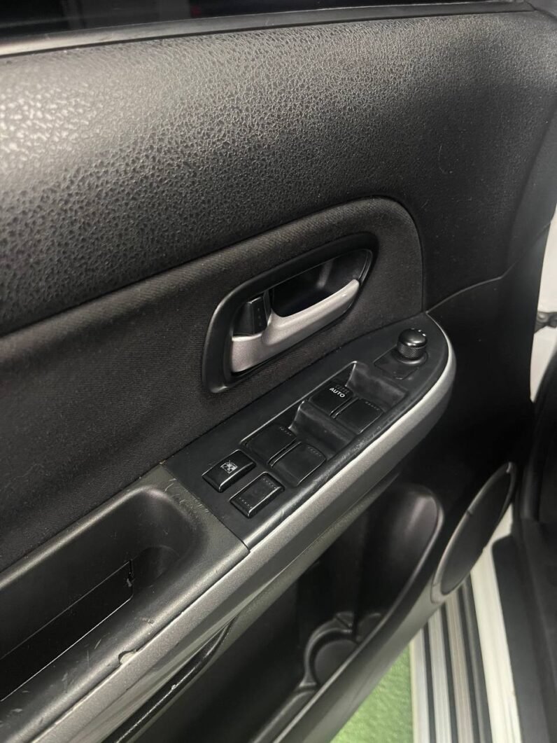 
								SUZUKI GRAND VITARA AT 2.4 4X4 full									