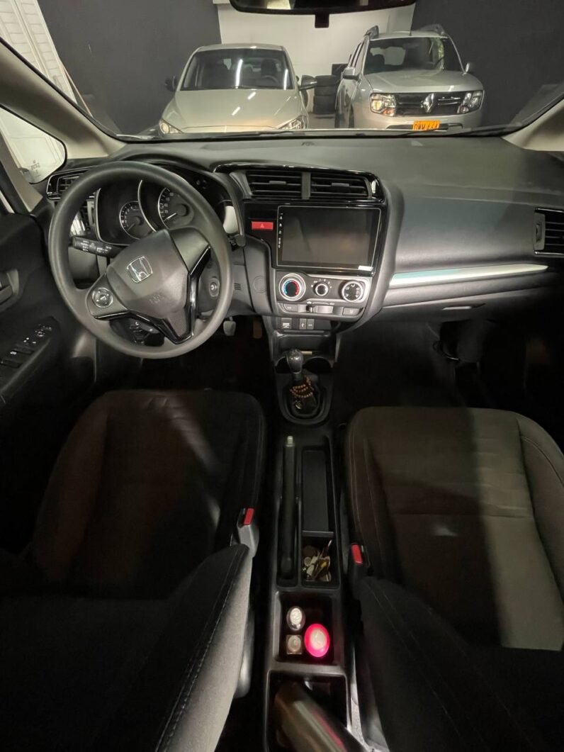 
								HONDA WR-V LX MT 1.5 full									