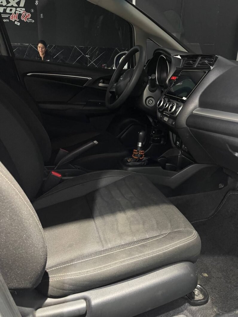 
								HONDA WR-V LX MT 1.5 full									