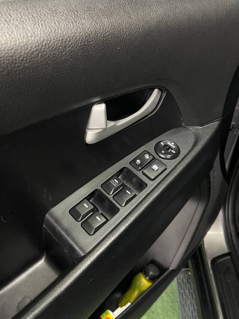 
								KIA NEW SPORTAGE LX AT 4X2  2.0 GASOLINA full									