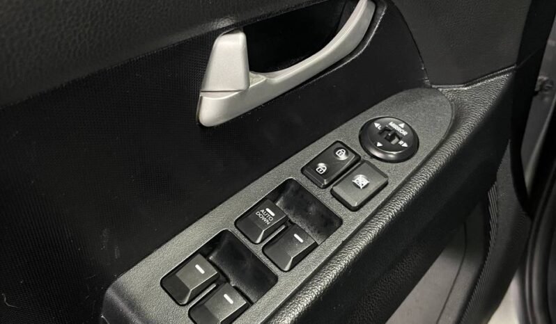 
								KIA NEW SPORTAGE LX AT 4X2  2.0 GASOLINA full									