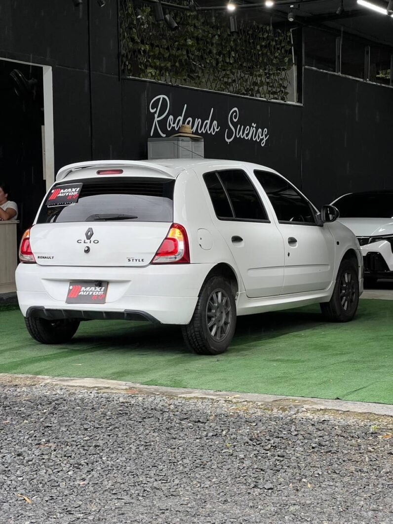 
								RENAULT CLIO STYLE full									