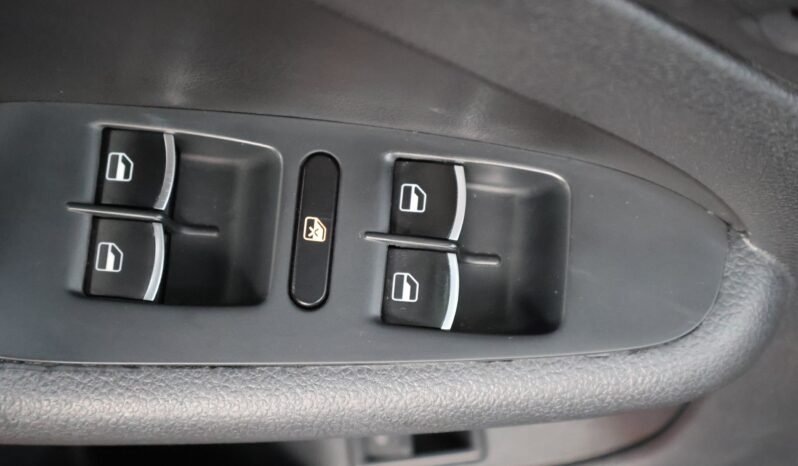 
								VOLKSWAGEN NEW JETTA CONFORTLINE 2.5L AT full									