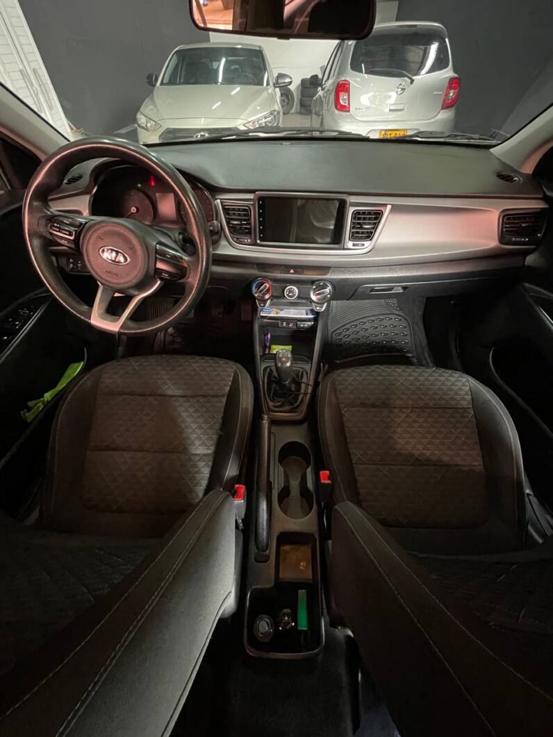 
								KIA RIO VIBRANT MT 1.4 full									