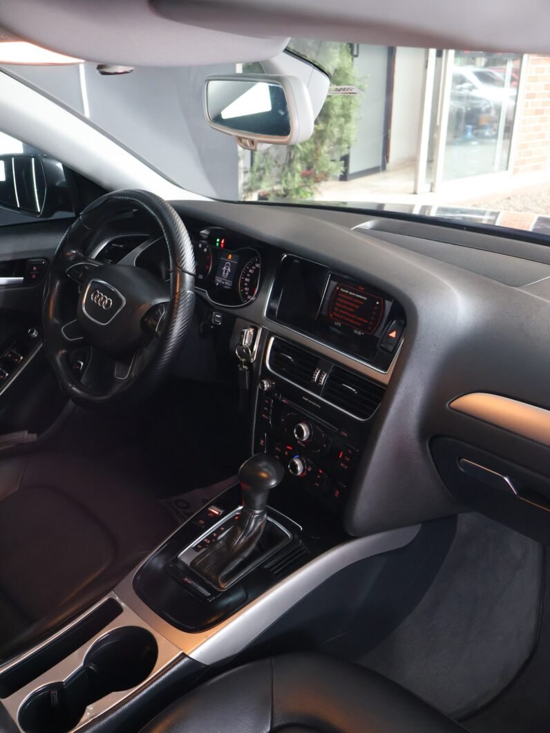 
								AUDI A4 LUXURY AUT 1.8 TURBO SED full									