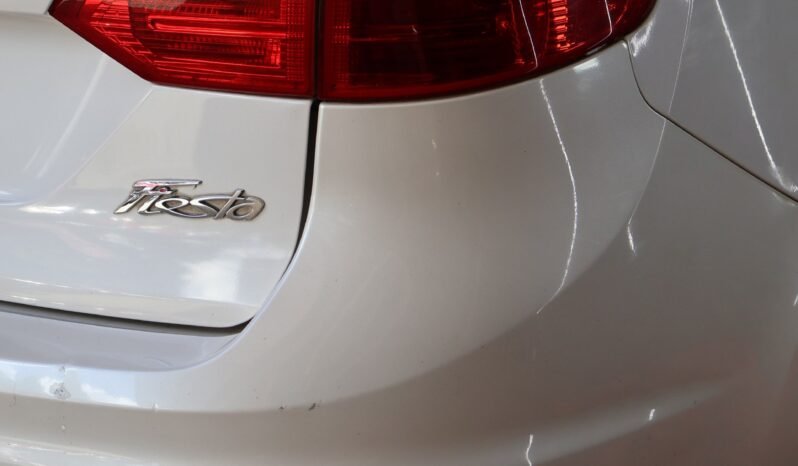 
								FORD FIESTA TITANIUM AT 1.6 full									