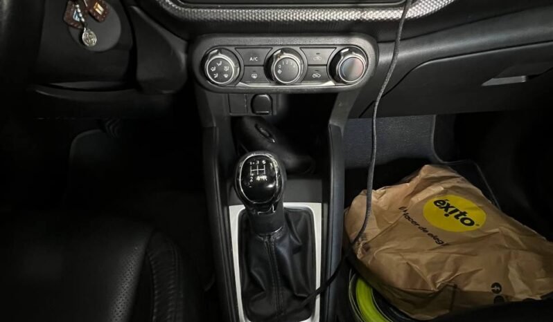 
								NISSAN KICKS ADVANCE MT 1.6L 4X2 full									