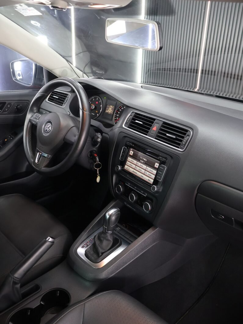 
								VOLKSWAGEN NEW JETTA CONFORTLINE 2.5L AT full									